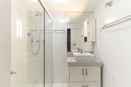 Apartamento à venda com 255m², 4 quartos e 2 vagas Apartamento à venda com 255m², 4 quartos e 2 vagasBanheiro da Suíte 2