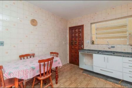 Casa à venda com 131m², 4 quartos e 2 vagas