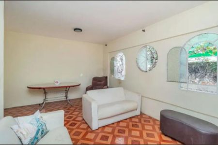 Casa à venda com 131m², 4 quartos e 2 vagas