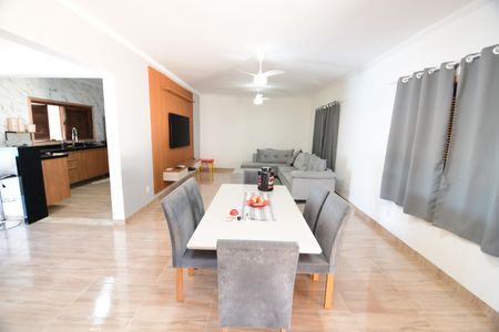 Sala de casa para alugar com 4 quartos, 1000m² em Recanto dos Dourados, Campinas