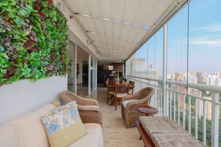 Apartamento à venda com 282m², 4 quartos e 4 vagasVaranda da Sala