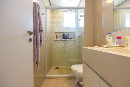 Apartamento à venda com 282m², 4 quartos e 4 vagasBanheiro da Suíte 2