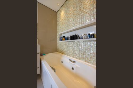 Apartamento à venda com 282m², 4 quartos e 4 vagasBanheiro da Suíte 1