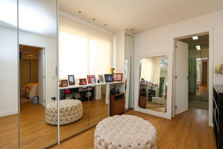 Apartamento à venda com 282m², 4 quartos e 4 vagasCorredor