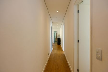 Apartamento à venda com 282m², 4 quartos e 4 vagasCorredor