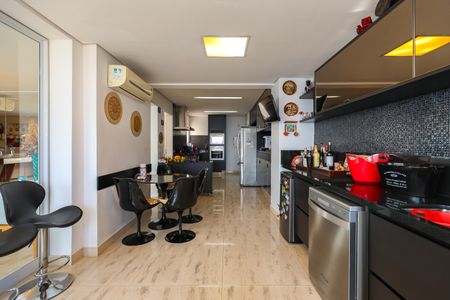 Apartamento à venda com 282m², 4 quartos e 4 vagasCozinha