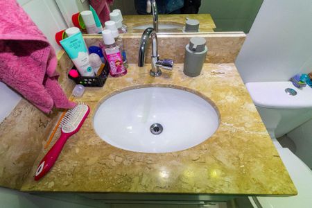 Apartamento à venda com 61m², 3 quartos e 1 vaga Apartamento à venda com 61m², 3 quartos e 1 vagaBanheiro 2