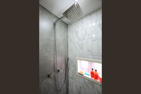 Apartamento à venda com 74m², 2 quartos e 2 vagasChuveiro do Banheiro 