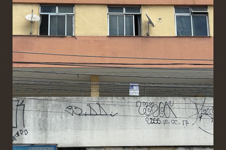 Apartamento para alugar com 75m², 2 quartos e 1 vagaFachada + plaquinha