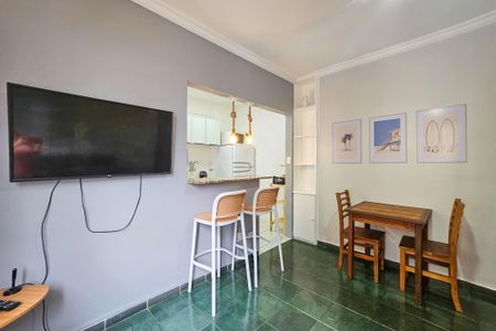 Sala de apartamento para alugar com 1 quarto, 47m² em Jardim Las Palmas, Guarujá