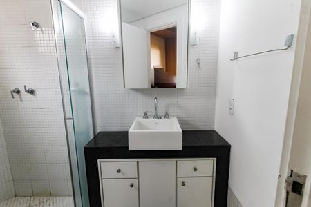 Apartamento para alugar com 58m², 1 quarto e 2 vagasBanheiro da Suíte