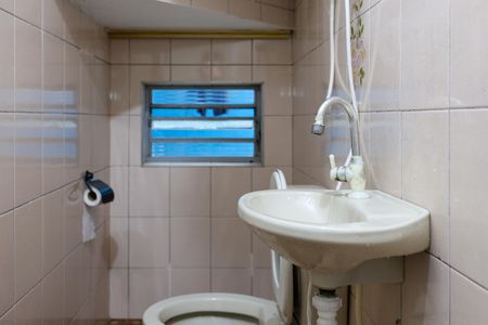 Banheiro de casa para alugar com 1 quarto, 50m² em Jardim Oliveiras, Taboão da Serra