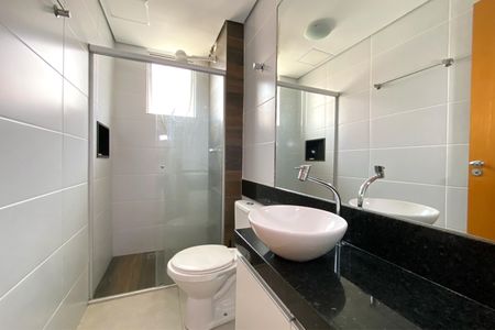 Banheiro de kitnet/studio para alugar com 1 quarto, 36m² em Ouro Preto, Belo Horizonte