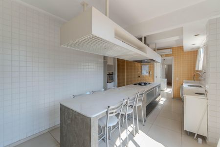 Apartamento à venda com 280m², 5 quartos e 2 vagas Apartamento à venda com 280m², 5 quartos e 2 vagasCozinha