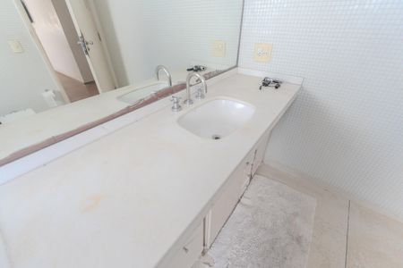 Apartamento à venda com 280m², 4 quartos e 2 vagasBanheiro da Suíte 1