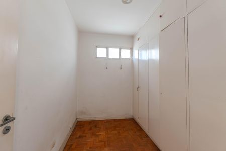 Apartamento à venda com 280m², 5 quartos e 2 vagas Apartamento à venda com 280m², 5 quartos e 2 vagasQuarto de Serviço