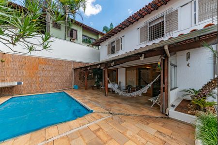 Casa à venda com 414m², 4 quartos e 5 vagas