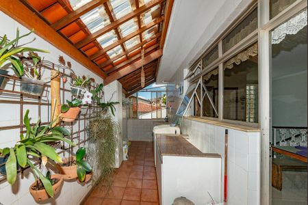 Casa à venda com 414m², 4 quartos e 5 vagas Casa à venda com 414m², 4 quartos e 5 vagasÁrea de Serviço
