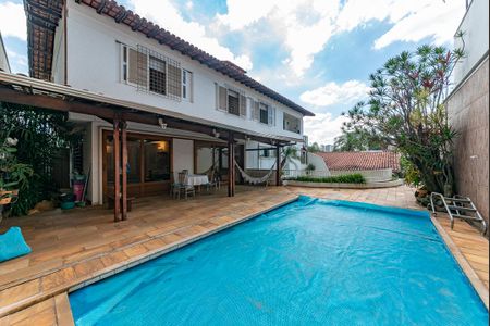 Casa à venda com 414m², 4 quartos e 5 vagas Casa à venda com 414m², 4 quartos e 5 vagasPiscina