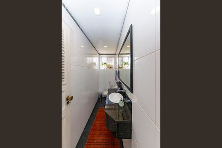 Casa à venda com 414m², 4 quartos e 5 vagas Casa à venda com 414m², 4 quartos e 5 vagasLavabo