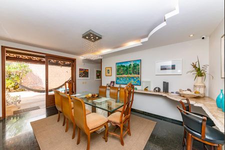 Casa à venda com 414m², 4 quartos e 5 vagas Casa à venda com 414m², 4 quartos e 5 vagasSala 3