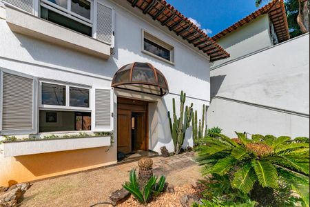 Casa à venda com 414m², 4 quartos e 5 vagas Casa à venda com 414m², 4 quartos e 5 vagasJardim