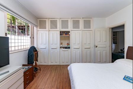 Casa à venda com 414m², 4 quartos e 5 vagas Casa à venda com 414m², 4 quartos e 5 vagasQuarto 3