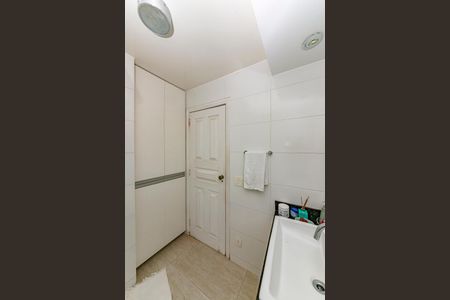 Casa à venda com 414m², 4 quartos e 5 vagas Casa à venda com 414m², 4 quartos e 5 vagasBanheiro da Suíte 2