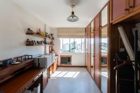 Apartamento à venda com 166m², 4 quartos e 3 vagasQuarto 2