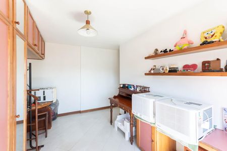 Apartamento à venda com 166m², 4 quartos e 3 vagasQuarto 2