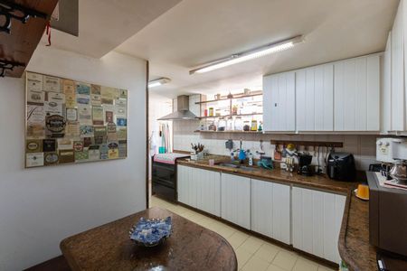 Apartamento à venda com 166m², 4 quartos e 3 vagasCozinha