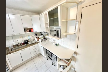 Apartamento para alugar com 65m², 2 quartos e 1 vagaCozinha