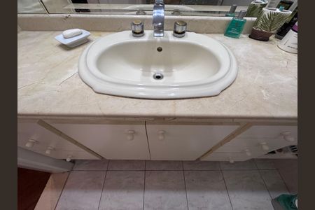 Apartamento à venda com 403m², 3 quartos e 4 vagasSuíte 1 - Banheiro