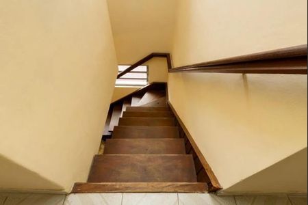 Casa para alugar com 257m², 3 quartos e 2 vagasEscada