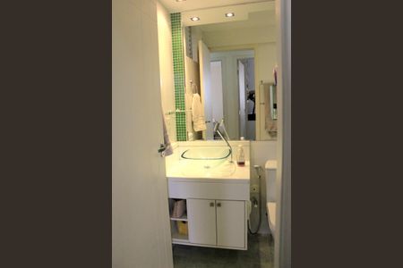 Apartamento à venda com 83m², 3 quartos e 1 vagaBanheiro social 