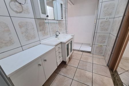 Banheiro de casa para alugar com 1 quarto, 38m² em Vila Antonieta, São Paulo