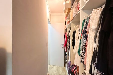 Apartamento à venda com 104m², 2 quartos e 2 vagas Apartamento à venda com 104m², 2 quartos e 2 vagasCloset da Suíte