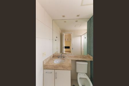 Apartamento à venda com 201m², 3 quartos e 4 vagasBanheiro da Suíte 2