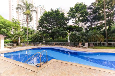 Apartamento à venda com 201m², 3 quartos e 4 vagasÁrea comum - Piscina