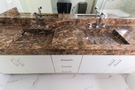 Apartamento à venda com 201m², 3 quartos e 4 vagasBanheiro da Suíte 3