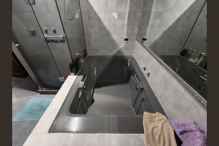 Casa de condomínio à venda com 180m², 4 quartos e 2 vagas Casa de condomínio à venda com 180m², 4 quartos e 2 vagasBanheiro Suíte