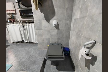 Casa de condomínio à venda com 180m², 4 quartos e 2 vagas Casa de condomínio à venda com 180m², 4 quartos e 2 vagasBanheiro Suíte