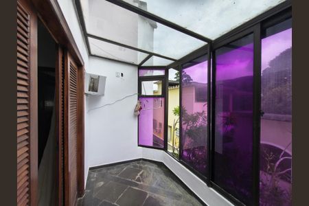 Casa de condomínio à venda com 180m², 4 quartos e 2 vagas Casa de condomínio à venda com 180m², 4 quartos e 2 vagasVaranda da Suíte