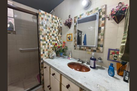 Casa de condomínio à venda com 180m², 4 quartos e 2 vagas Casa de condomínio à venda com 180m², 4 quartos e 2 vagasBanheiro Social