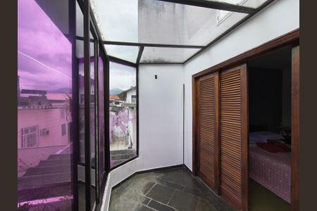 Casa de condomínio à venda com 180m², 4 quartos e 2 vagas Casa de condomínio à venda com 180m², 4 quartos e 2 vagasVaranda da Suíte