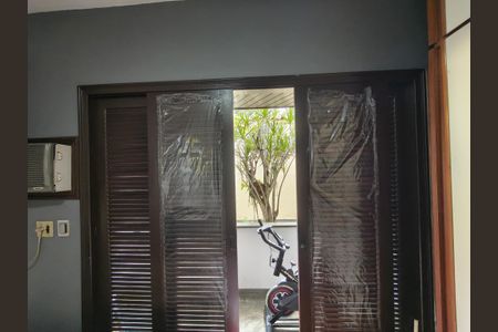 Casa de condomínio à venda com 180m², 4 quartos e 2 vagas Casa de condomínio à venda com 180m², 4 quartos e 2 vagasJanela - Quarto 1