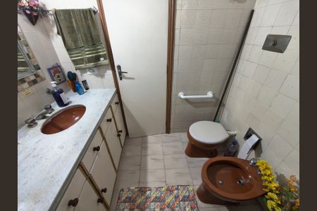 Casa de condomínio à venda com 180m², 4 quartos e 2 vagas Casa de condomínio à venda com 180m², 4 quartos e 2 vagasBanheiro Social