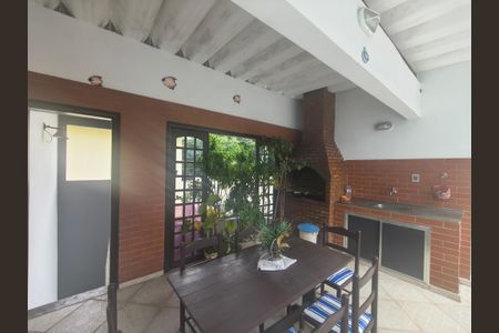 Casa de condomínio à venda com 180m², 4 quartos e 2 vagas Casa de condomínio à venda com 180m², 4 quartos e 2 vagasÁrea comum