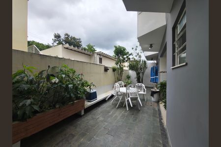 Casa de condomínio à venda com 180m², 4 quartos e 2 vagas Casa de condomínio à venda com 180m², 4 quartos e 2 vagasÁrea comum