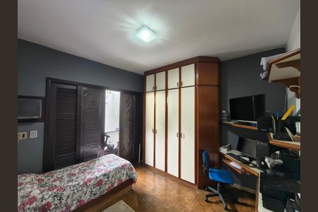 Casa de condomínio à venda com 180m², 4 quartos e 2 vagas Casa de condomínio à venda com 180m², 4 quartos e 2 vagasQuarto 1